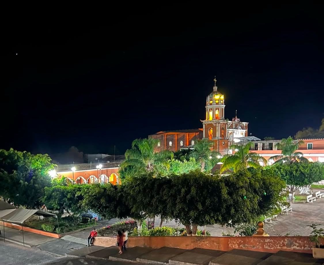 Jardín de noche
